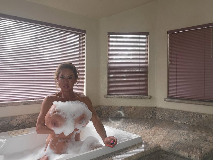 Let's start a chat like OF. Bookings for July. And pictures and cameo customs . Video chat always. Email