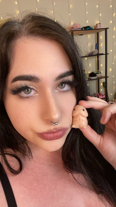 Online now 💕 https://t.co/WyHnLgTjan