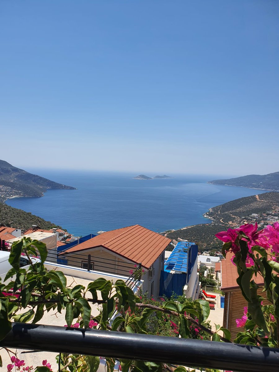 EstateAntalya's tweet photo. Next Villa in our portfolio. Villa Deluxe in Kas, Alanya. 
6 sleeping rooms. 4 baths. 2 Garage. 
350 m2 living space. 
1.5 m Dollars. https://t.co/YBgJ9CK3nz