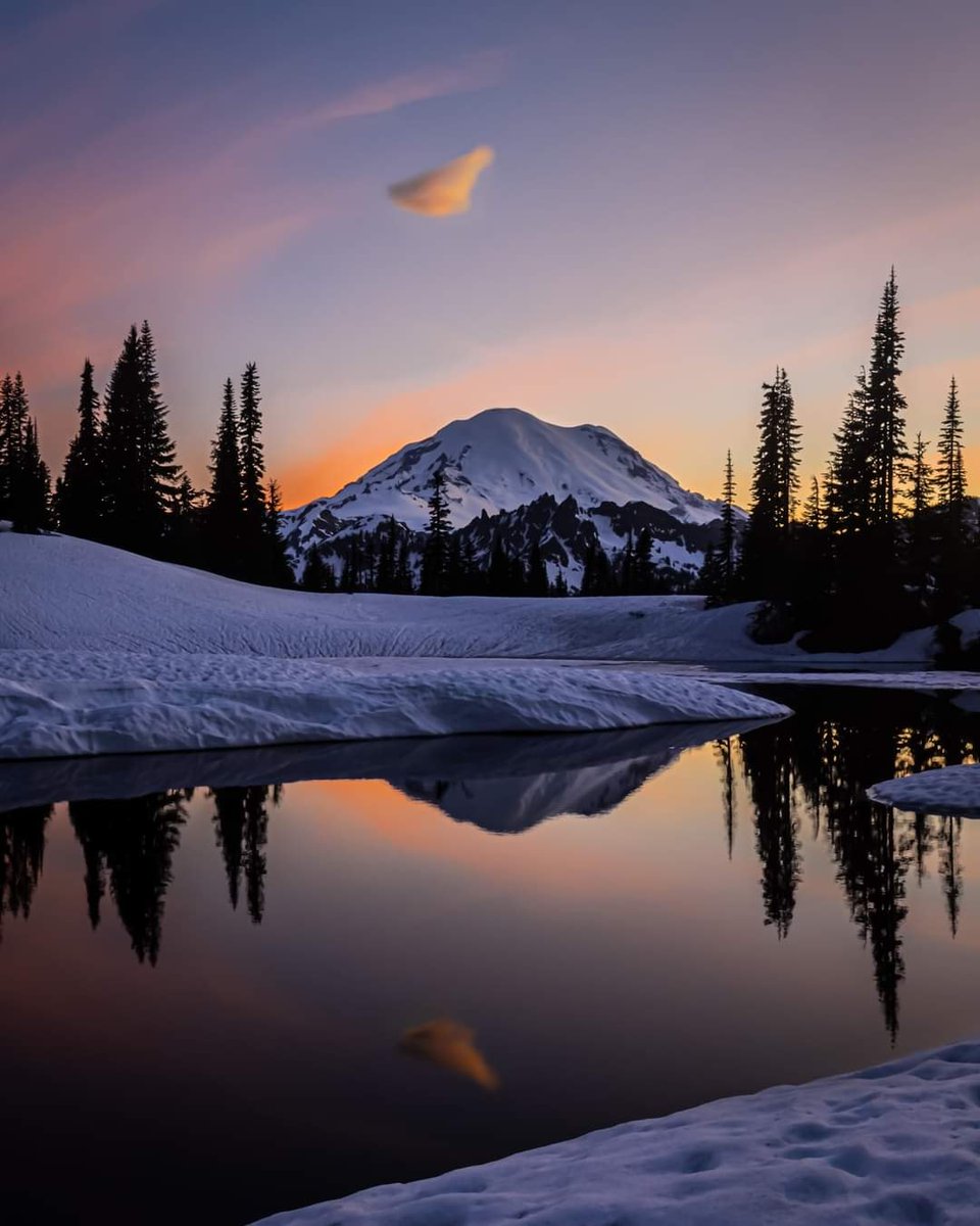 SeattleRefined's tweet photo. Chinook Pass just reopened for the season and you're getting a gorgeous first look, courtesy local photographer Jack Darling! ๐ #MountainsOut #Rainier https://t.co/iTRsSZlF65