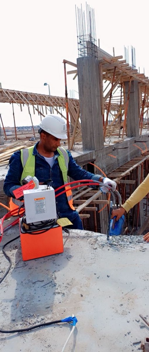 ⚠️ خطورة شد الاسترندات في الخرسانة لاحقة الشد! ⚠️

شد الاسترندات قد يُطلقها كسهمٍ قاتل!

لذا،  لضمان أمانك وسلامتك يجب :
 * ارتداء معدات الحماية الشخصية
 * التأكد من ثبات الإطار قبل الشد
 * استخدام معدات الشد المناسبة
 * الابتعاد عن مسار الاسترند تفاديا لانطلاقه

#سلامة_العاملين
