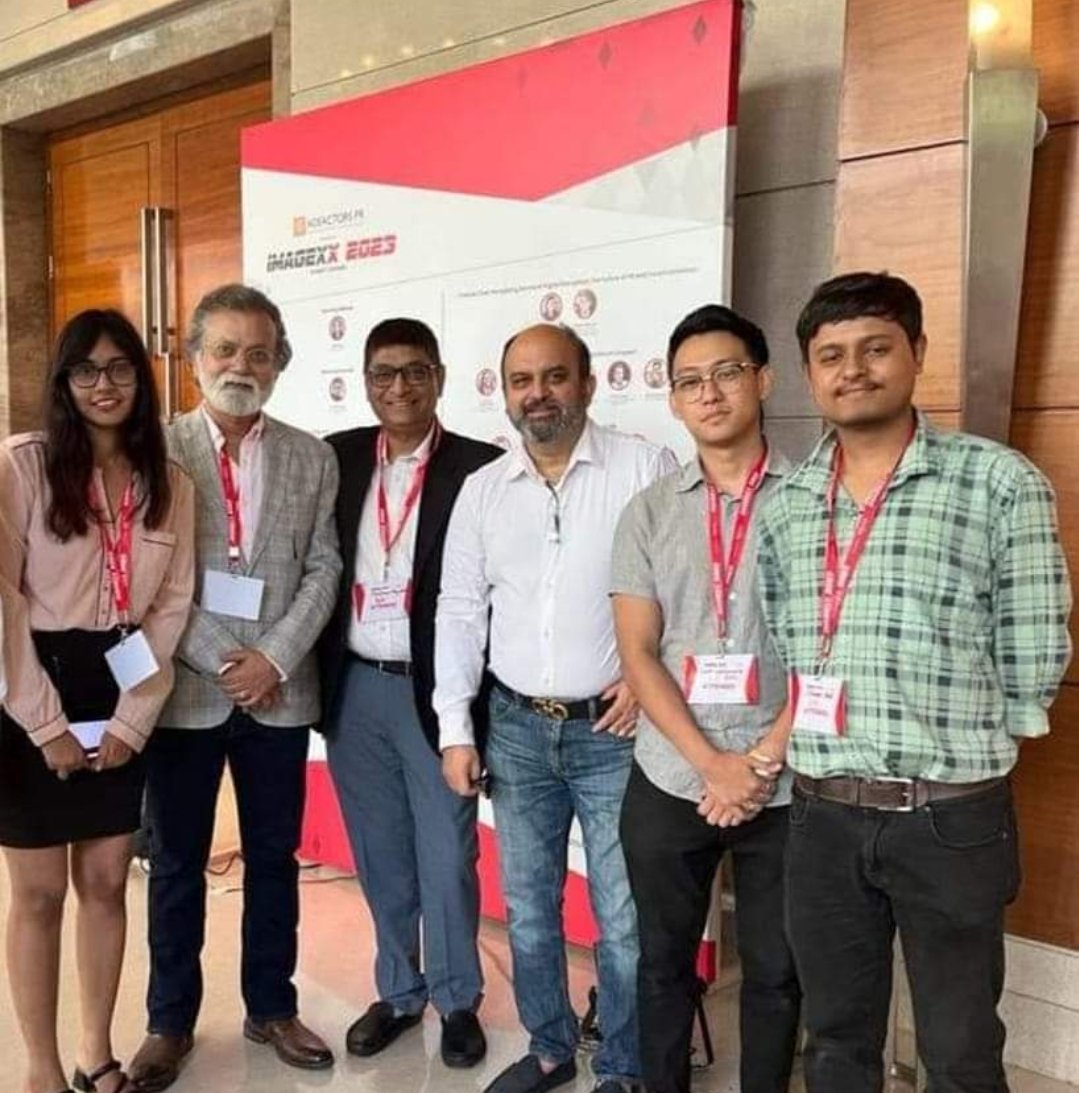 Probasibangali's tweet photo. Throwback
Last year's #ImageXX event with the English Journalist students of #IIMC and with the legends of the industry @samir_kapur and Aatul Diwedi
@bijoyaghosh_ @adgully https://t.co/1nQPzsoijM