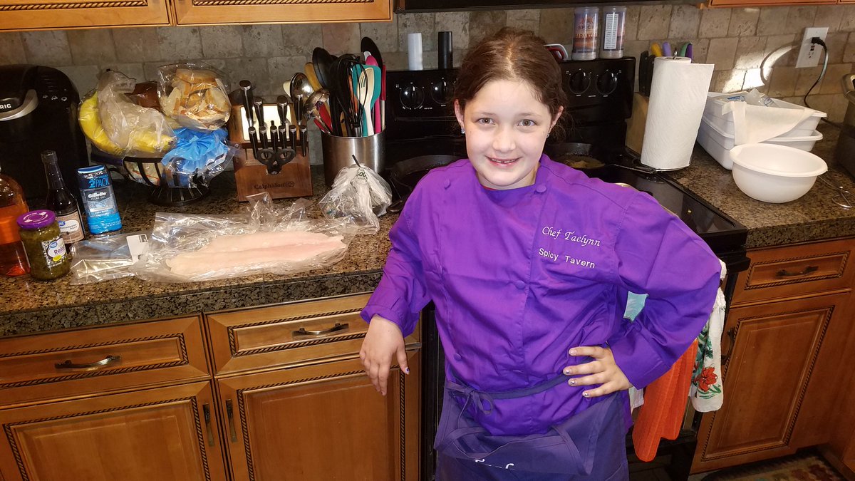 beachymunchies's tweet photo. This photo was taken 4 years ago when our business was called The Spicy Tavern.  My daughter, Taelynn, has always been my biggest supporter. She loves cooking with me. Watching her grow up and share in this journey fills me with pride.

Aloha,
The Beachy Munchies Family

#yuma https://t.co/XwFSEMn9Ti