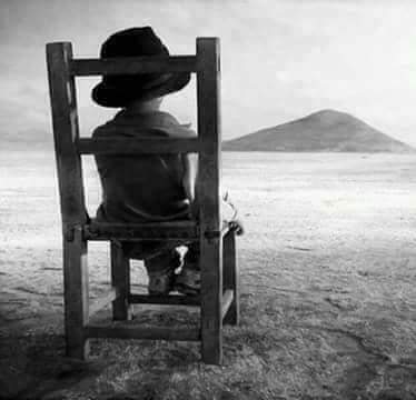 ہا میں نے خود میں کچھ چھپاں رکھا ہے 😔
اِس دنیا کی نظر سے بچاں رکھا ہے 🖤
اور منتظر ہو میں کے کوٸی پوچھے مجھے تیرے بارے میں 🍂
میں نے اپنی کہانی میں تیرا نام سزا رکھا ہے🥀 
 
.                                                         صبح بخیر زندگی🍁