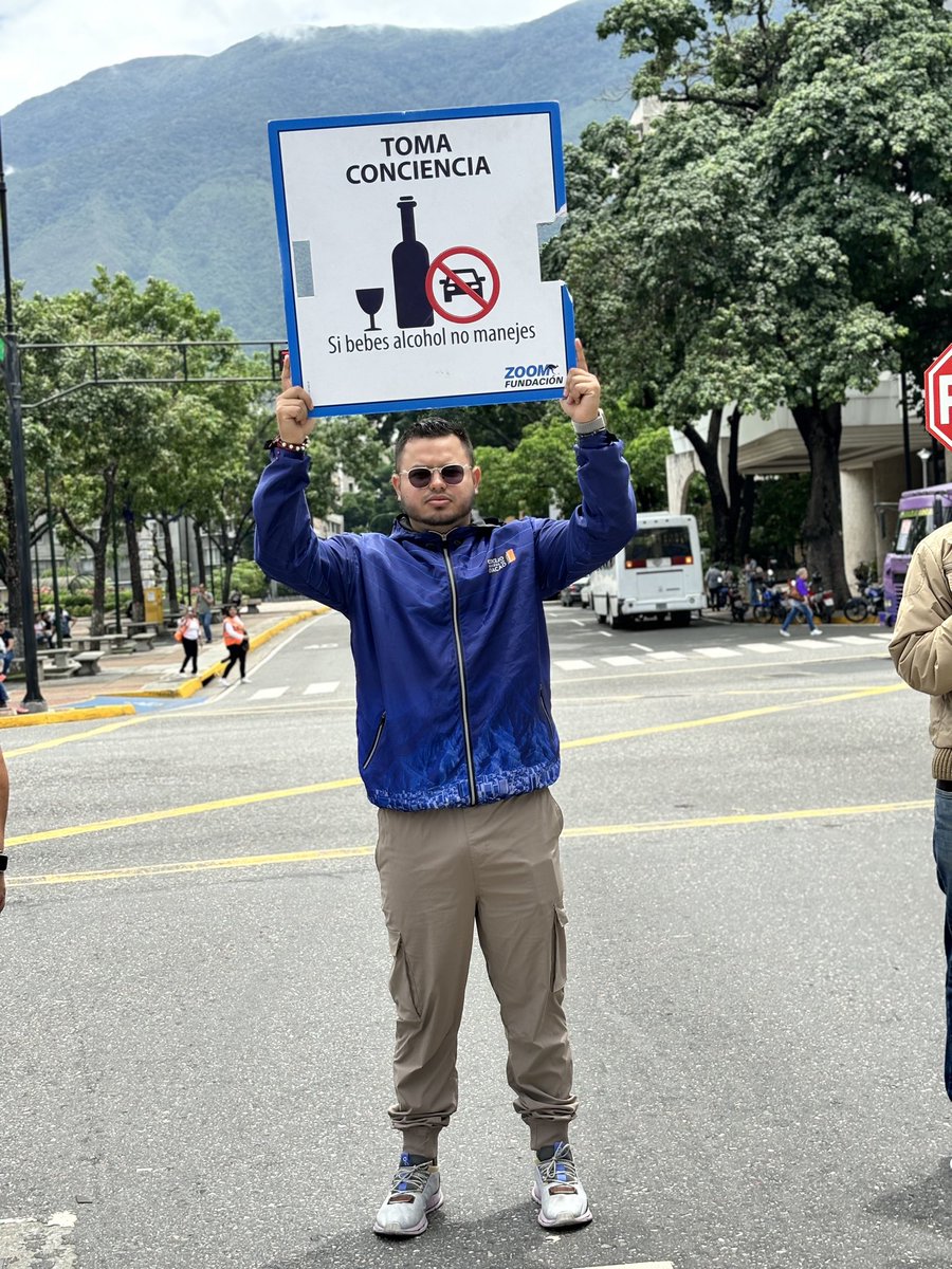 #10Jun | Conmemoramos el Día Mundial de la Seguridad Vial🚧

Esta fecha busca promover la educación y cultura vial, con el fin de reducir los siniestros viales, hoy recordamos a todos
cumplir y respetar las normas y Leyes de Tránsito <a href="/Chacao/">Alcaldía de Chacao</a> <a href="/concejochacao/">Concejo Chacao</a>