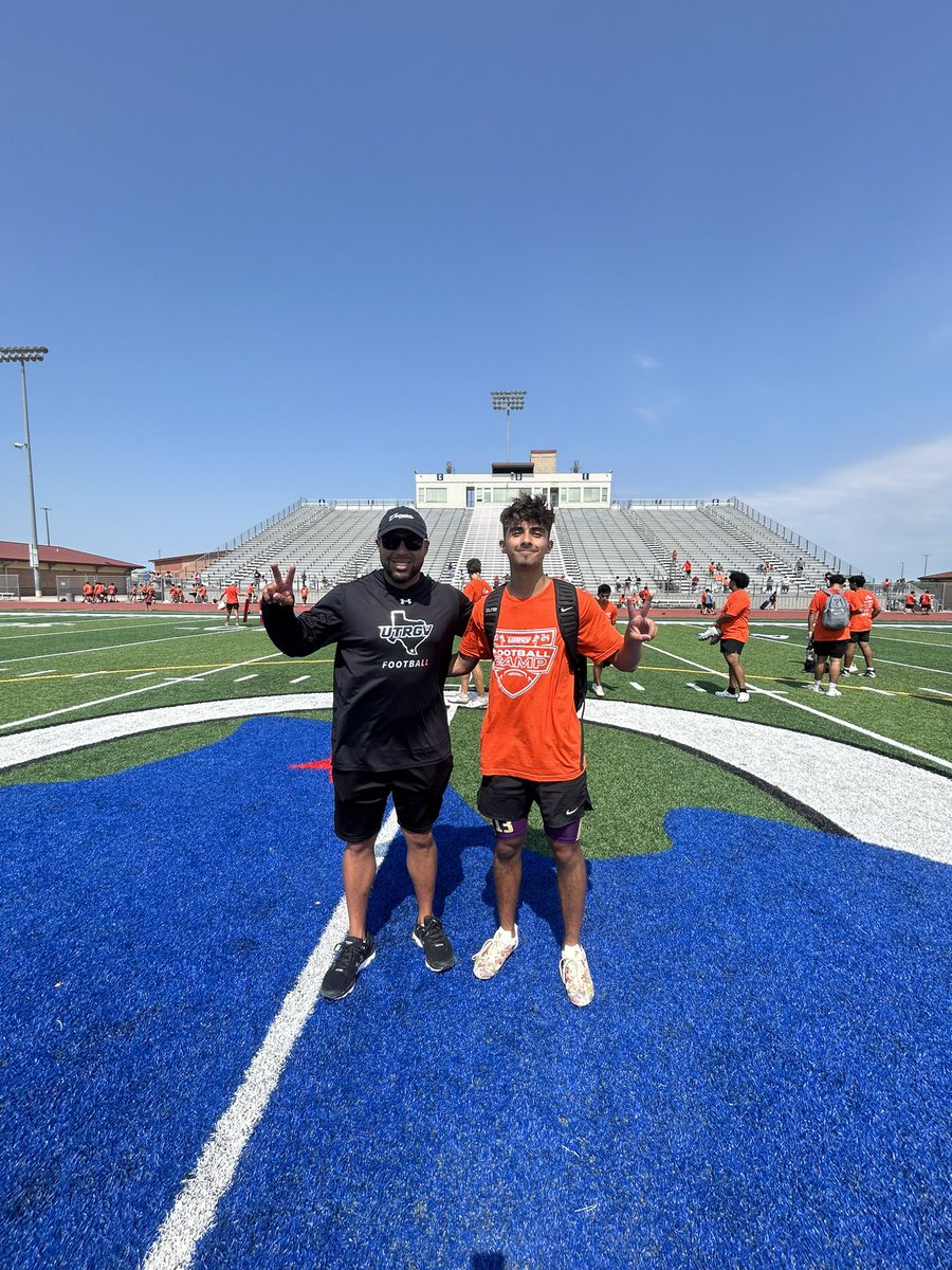 ianpalomarez's tweet photo. Had an amazing time putting in work with @UTRGVFootball today in the home stadium!! Thank you to @CoachAdayMac11 for coaching up the safeties today and allowing me to get better and thank you to @CoachTBush for holding the camp! @CoachMikeVigil @CoachEdGarcia @RecruitThePound https://t.co/lbzahbVfP1