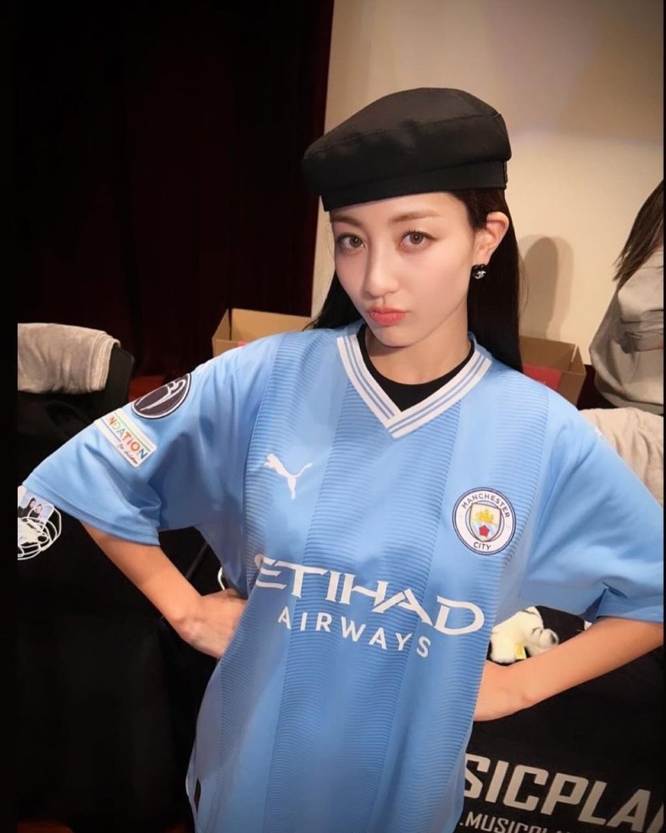 YesIamRapley's tweet photo. R: Beb, kapelan pake jersey biru yak!
JH: okey syg 🥰🥰
#Jihyo #OSD #OnceSelcaDay #Twice @JYPETWICE https://t.co/yLrYYuXTzg