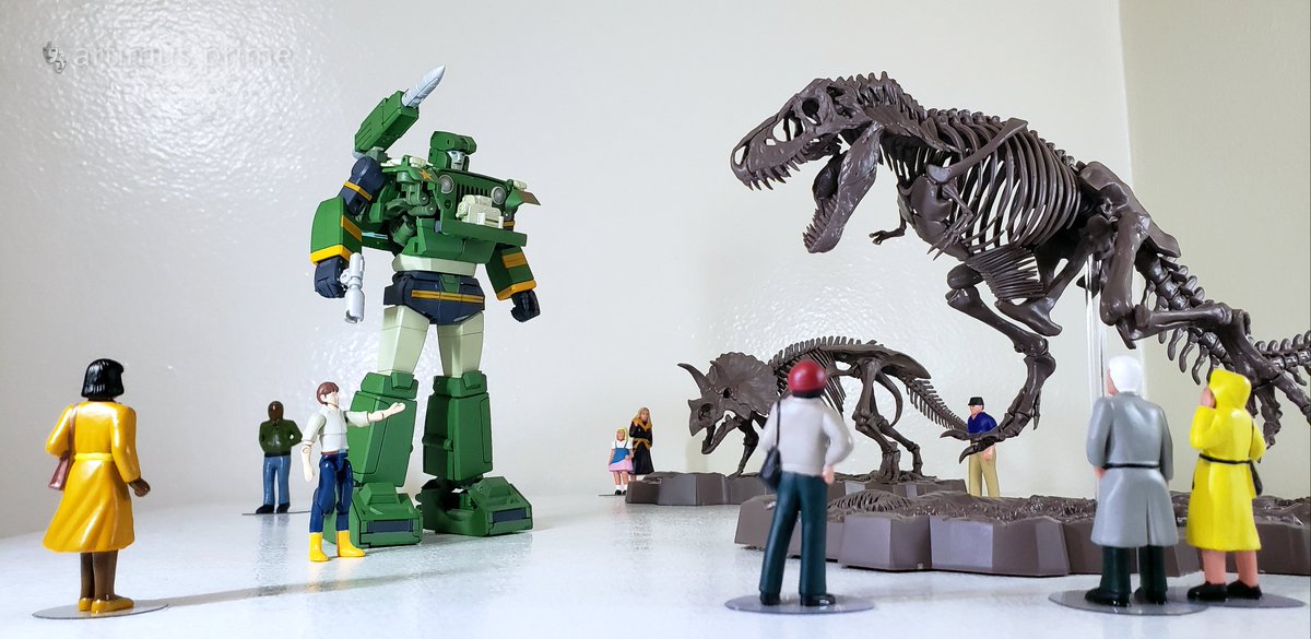 ARTIMUS__PRIME's tweet photo. "That one's a walking fang factory." https://t.co/t8VYLb2vCk