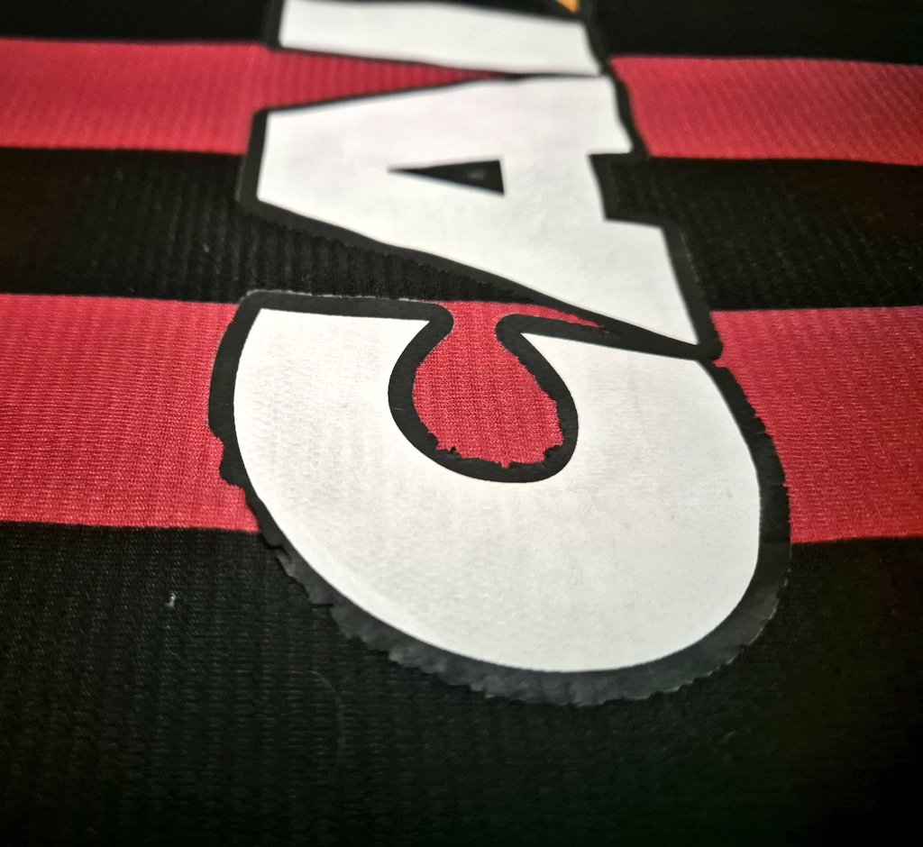 🟥⬛️🟥⬛️🟥⬛️🟥⬛️🟥⬛️
HOME KIT 2018🖤♥️

Tamanho G

Peça no geral em BOM estado
De DETALHE, as bordas do C do Caixa que tão querendo descolar e algumas marcas normais de uso.

Nota 8/10

R$ 350,00

Chama na DM
🟥⬛️🟥⬛️🟥⬛️🟥⬛️🟥⬛️