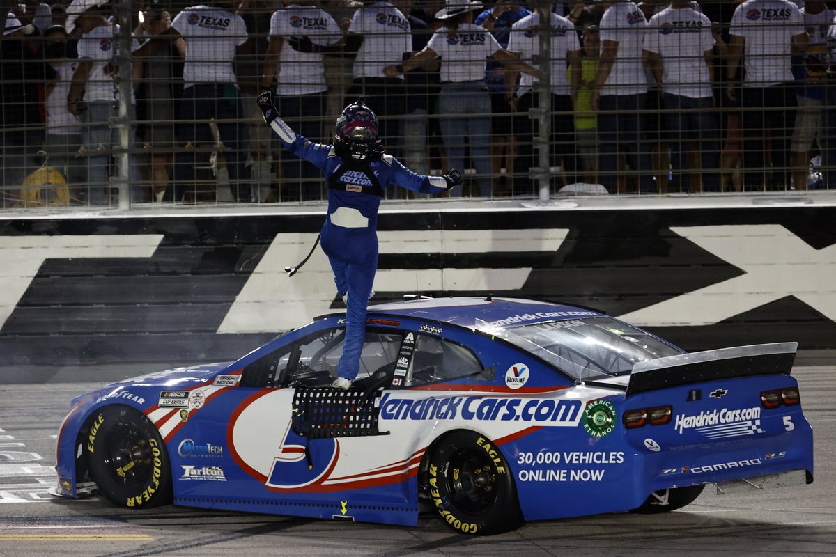 Kyle Larson Marches to the Next 'Mission' After Regaining Regular-Season Points Lead
