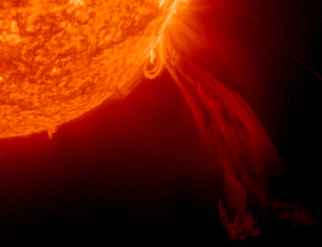 Nice stream of plasma leaving the southwest limb at 23:49 UTC (Jun 10). Image by GOES-16 SUVI. SolarHam.com