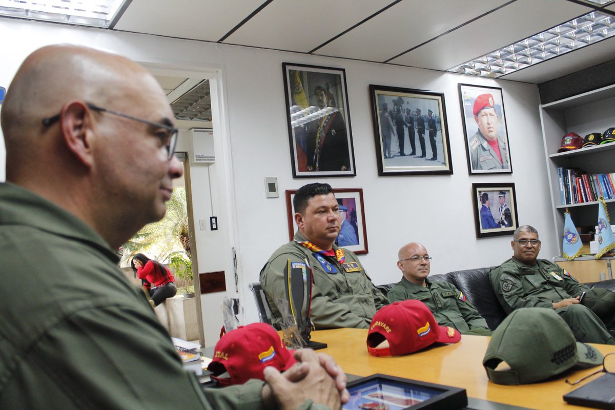 CONGEFANB's tweet photo. #10Jun || Abordamos el Grupo Aéreo de Transporte Nro. 5 de la @AMB_FANB, donde finalizamos el Exámen de la Cuenta. Siendo recibidos por su Comandante el Cnel. Fidel Humber Pacheco, a quien felicitamos por su excelente labor al frente de este insigne grupo. https://t.co/mok4d2Bn5O