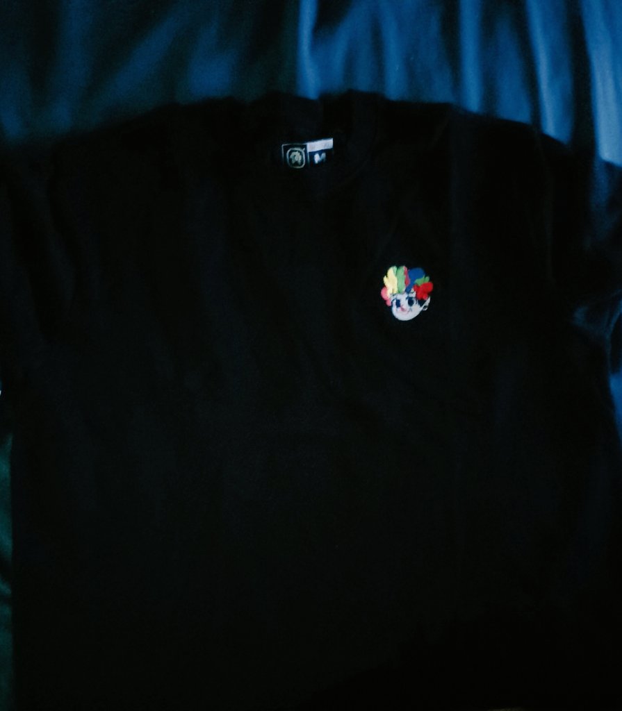 Muy bonita la Merch #auronhouse <a href="/auronplay/">Auron</a>