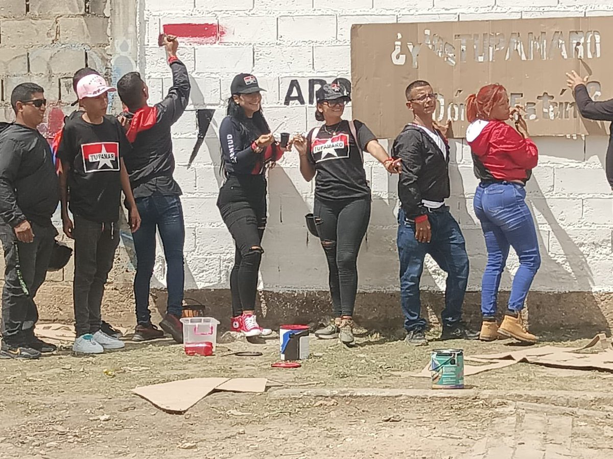 Fairuth Ortega (@ortega_fairuth) on Twitter photo Estamos en la calle activos en carabobo apoyando la revolución !!@NicolasMaduro <a href="/dcabellor/">Diosdado Cabello R</a> <a href="/WBenavides_MRT/">Williams Benavides</a> <a href="/BloqCentroOccid/">BloqCentroOccidental_MRT</a> Estamos en la calle activos en carabobo apoyando la revolución !!@NicolasMaduro <a href="/dcabellor/">Diosdado Cabello R</a> <a href="/WBenavides_MRT/">Williams Benavides</a> <a href="/BloqCentroOccid/">BloqCentroOccidental_MRT</a>