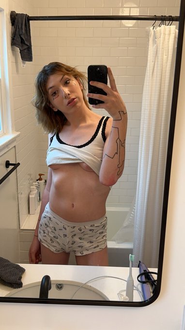 guess my favorite color for a DM https://t.co/NteviJngLD