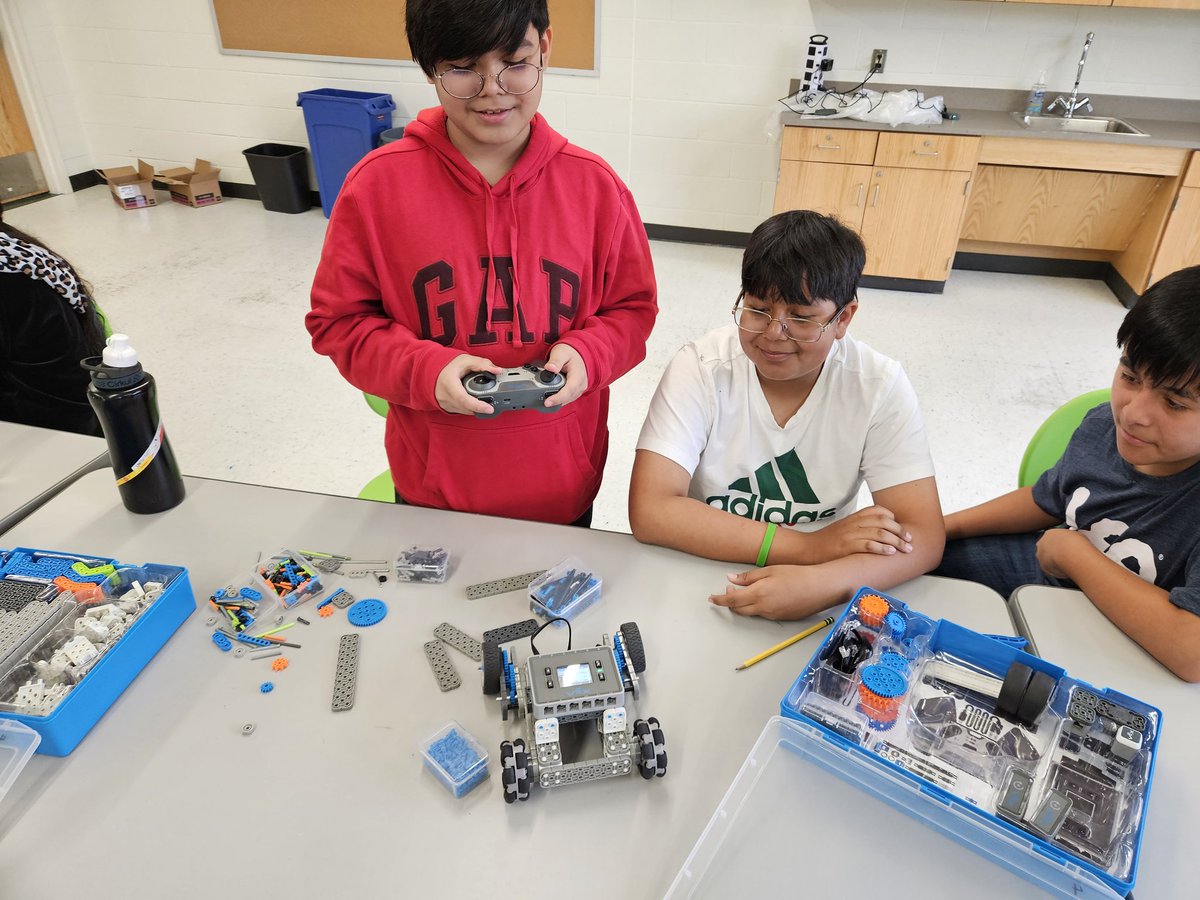 MrCortezRobotic's tweet image. Day 1 of Robotics Summer Camp is in the books! 🦾 8 hours of intense engineering, problem-solving, and challenges. Ready for more innovation and fun tomorrow! #RoboticsCamp #STEM #Innovation