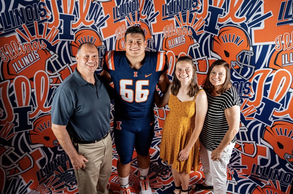 Had a awesome time on my Official visit, thanks you to everyone for having me! <a href="/BretBielema/">Bret Bielema</a> <a href="/IlliniFootball/">Illinois Football</a> <a href="/Coach_BMiller/">Bart Miller</a> <a href="/BarryLunneyJr/">Coach Barry Lunney, Jr</a> <a href="/VJA_FOOTBALL/">Andrew Football</a> #ILL