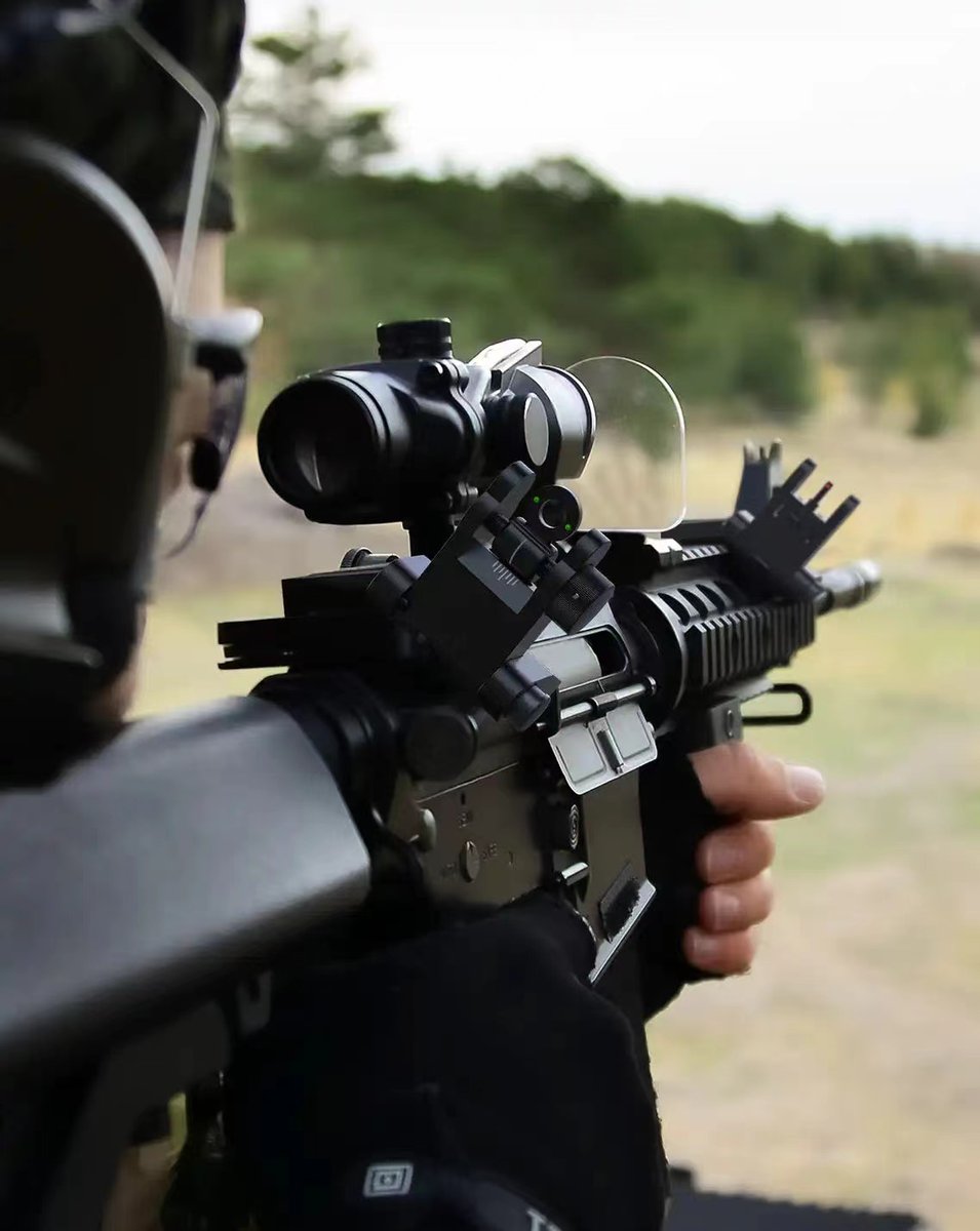 Feyachi_store's tweet image. Feyachi's 45° Offset Iron Sights 🔥 Super flexible with red &amp;amp; green fiber optic dots for precise aiming 🎯 

Won't take up space or mess with your optics. Just tilt, aim, and fire! 💥

#ShootingSports #PrecisionAiming #GunAccessories #FeyachiSights #RangeDay #ShootingRange #2A