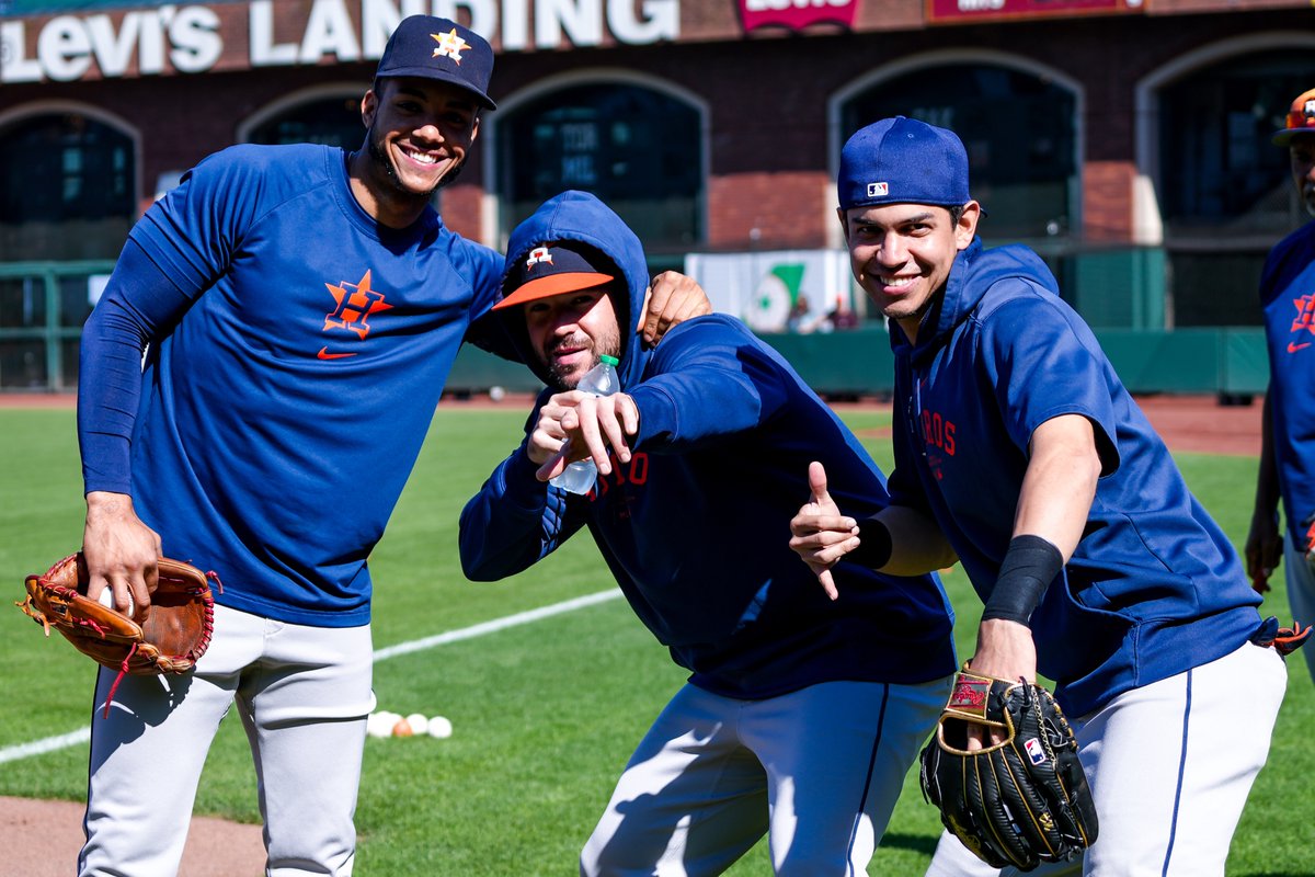 astros's tweet photo. ✌️🫶

#VoteStros ⭐️ https://t.co/UTDeXYLgwL https://t.co/qdkgKeABLh