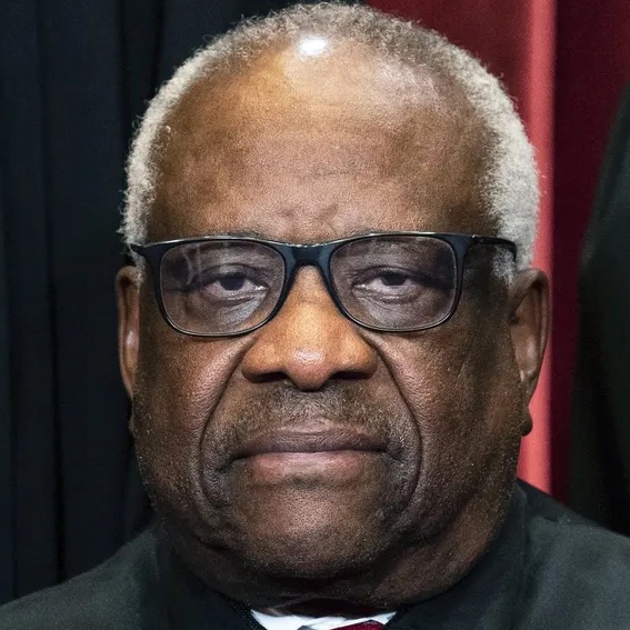 anyonewantchips's tweet image. If Bob Menendez can go on trial for accepting hundreds of thousands in bribes - Clarence Thomas can go on trial for accepting millions in bribes.
