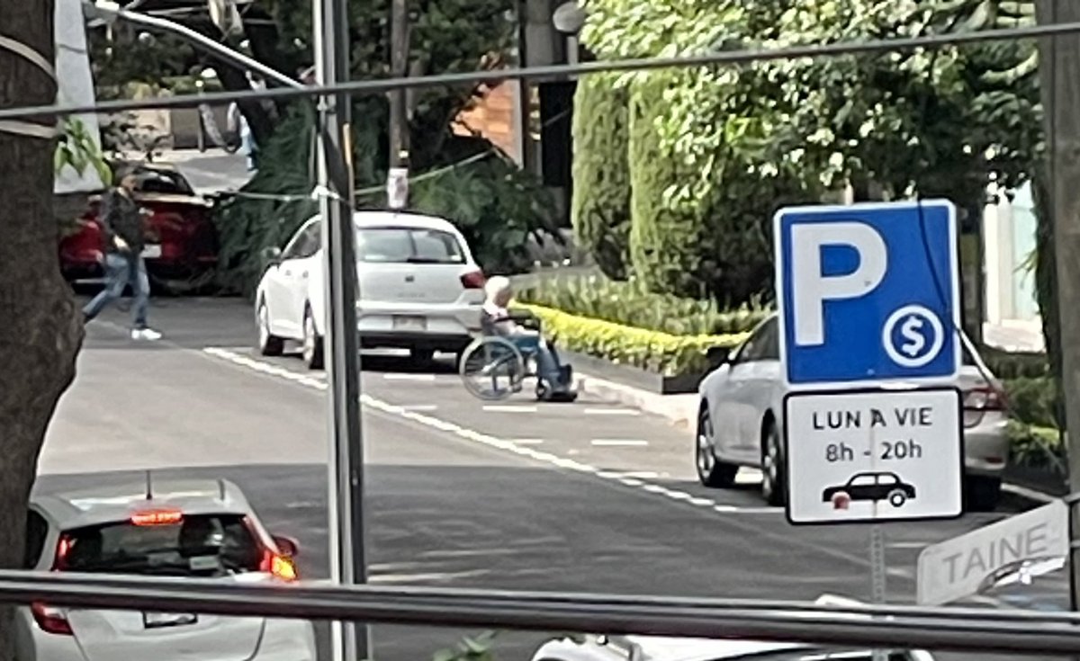 Parqueamos la doña y le tocamos al Loco... 🎵