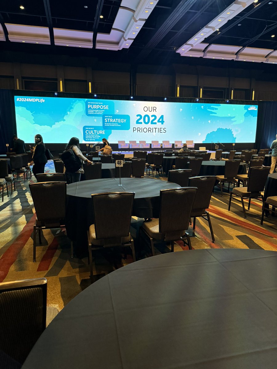 NancyNguyenMA's tweet photo. Day 1 of MDP in the 📚. @JohnPalmer_ER helping me plot out my career path 😉#2024MDPLife #LifeAtATT @TheNEStates @keroninc @pnixnix @ChrisCamara84 @El_MIKE_G @DanteDSep @JPBusiness_ @DayanavATT @BaldwinNSM1 https://t.co/RzdSHiAg12