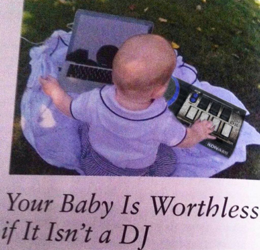 AzeriaWild's tweet image. I'm an aunt now, time to pull this image out