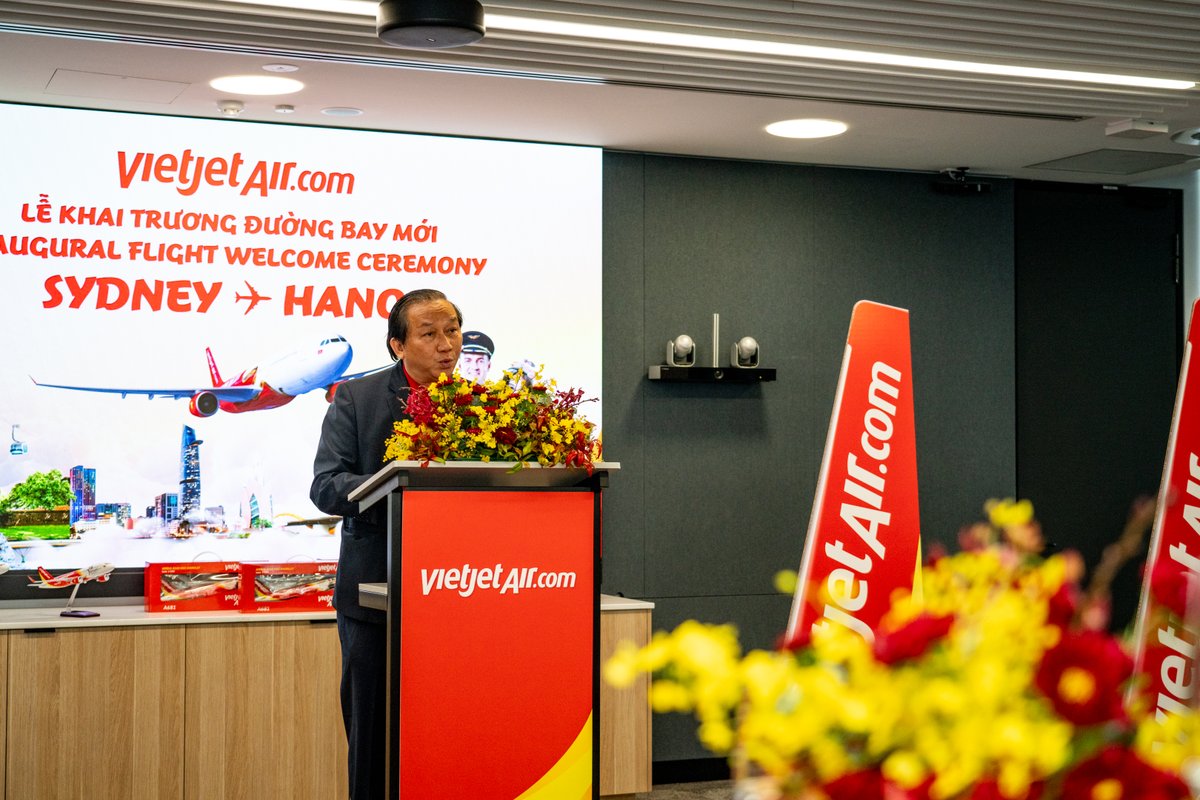 SydneyAirport's tweet photo. On Sunday, #VietJet flew its inaugural Sydney-Hanoi flight!

The low-cost carrier offers twice-weekly service on this route.

They're also offering 50% off business class flights until 14 June 2024! Go to https://t.co/y01CoUMvgB for full details. https://t.co/nthaIqhT4t