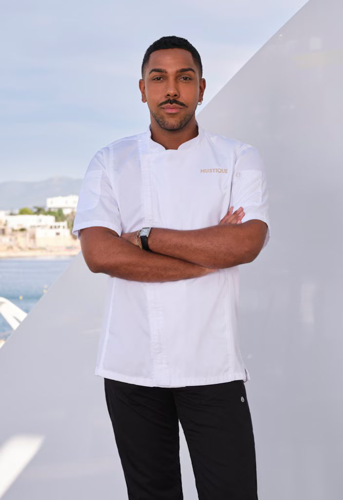 Stingrayomega's tweet photo. #BelowDeckMed
He can’t ?…..he can’t get up and bite the bullet for the sake of the tip and help out.
The preference sheet said late night snacks and he said he would take care of it. Obviously he forgot because he was too busy twerking and snapping his fingers. https://t.co/7JI8kanAt2