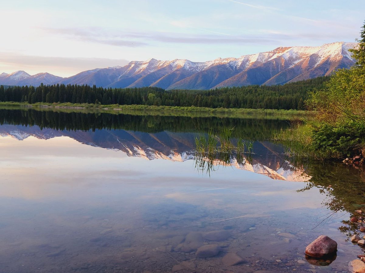 🪬In the hush of still waters, under the quiet gaze of nine pipes, the lake holds up a mirror – reflecting the quiet beauty of one’s true essence.