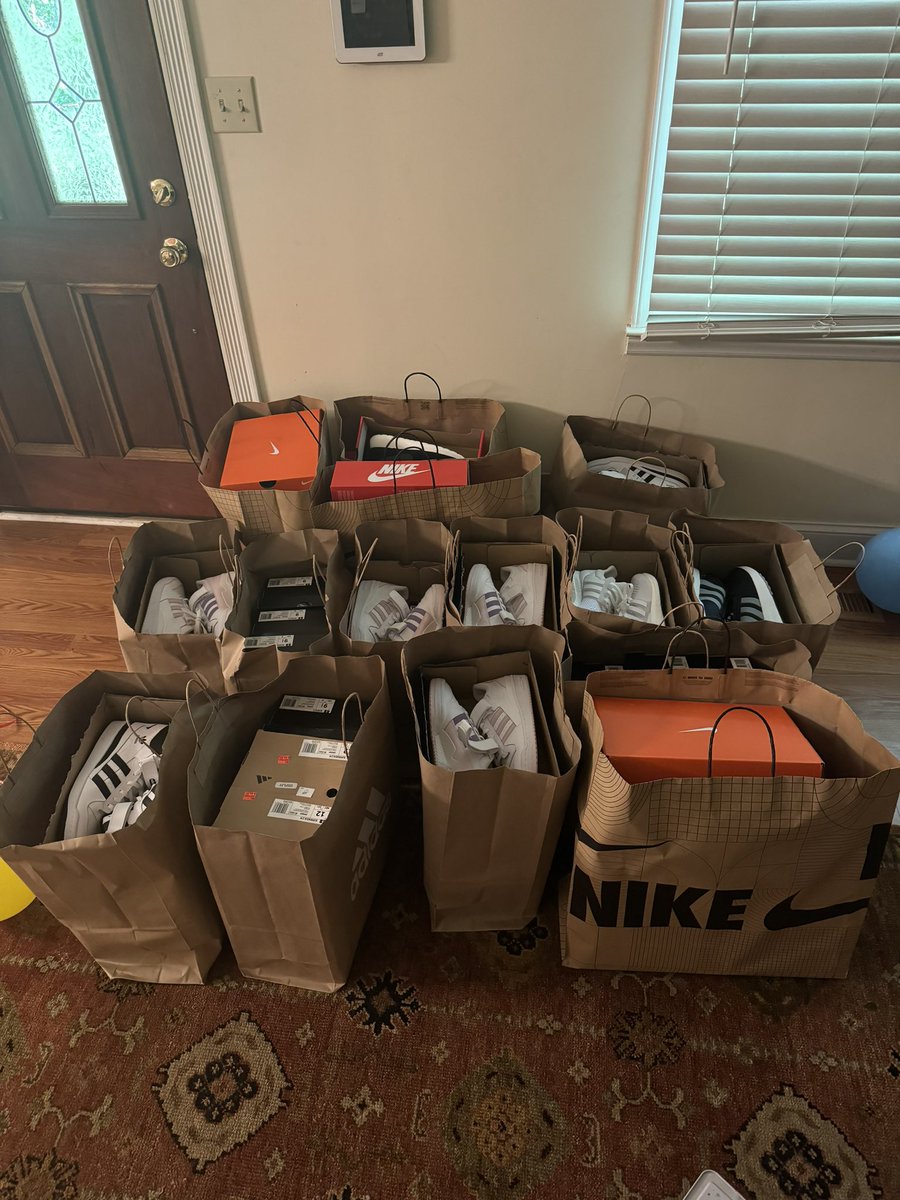 10k in 10 Days 🤑💸💰
Kicked off with a 102 FBM drop off!
Networked with <a href="/SmartSourceFBA/">Daniel Vela</a> from Sundays roadmap call <a href="/flips4miles/">Miles</a> 💯🔥
He sauced me up with adidas juice! 
So I went and…
Hit adidas and Nike- packed the Jeep!
🫶
<a href="/WesleySnipesFBA/">WesleySnipesFBA</a> <a href="/fab_zay/">fba.zay</a> <a href="/jadesnipesamz/">Jade</a> 
LFG💰💰💰