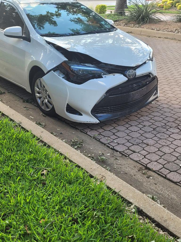 rockout_djd's tweet image. Last car got totaled now I’m riding in a 2024! 🙏🏾 #goddid