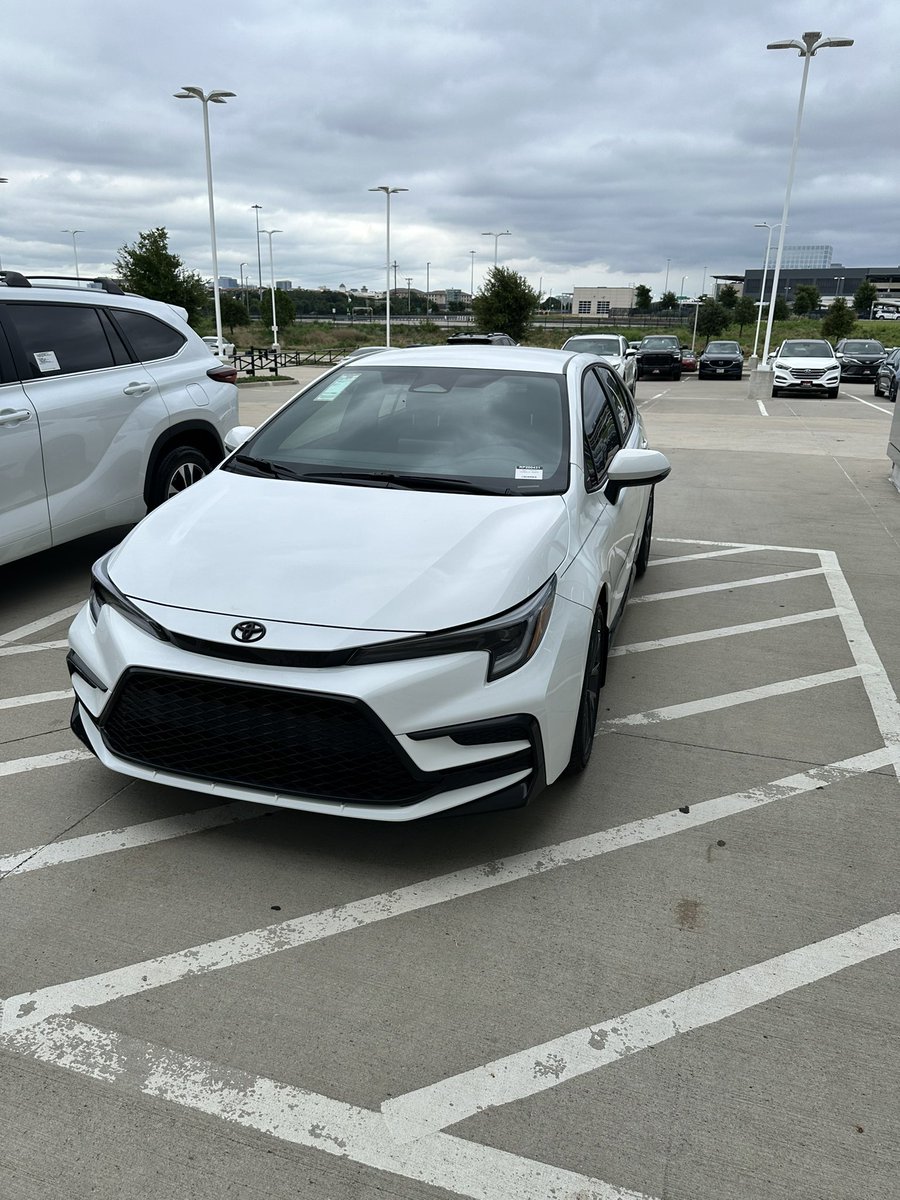 rockout_djd's tweet image. Last car got totaled now I’m riding in a 2024! 🙏🏾 #goddid