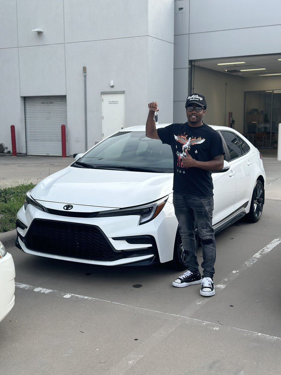 rockout_djd's tweet image. Last car got totaled now I’m riding in a 2024! 🙏🏾 #goddid