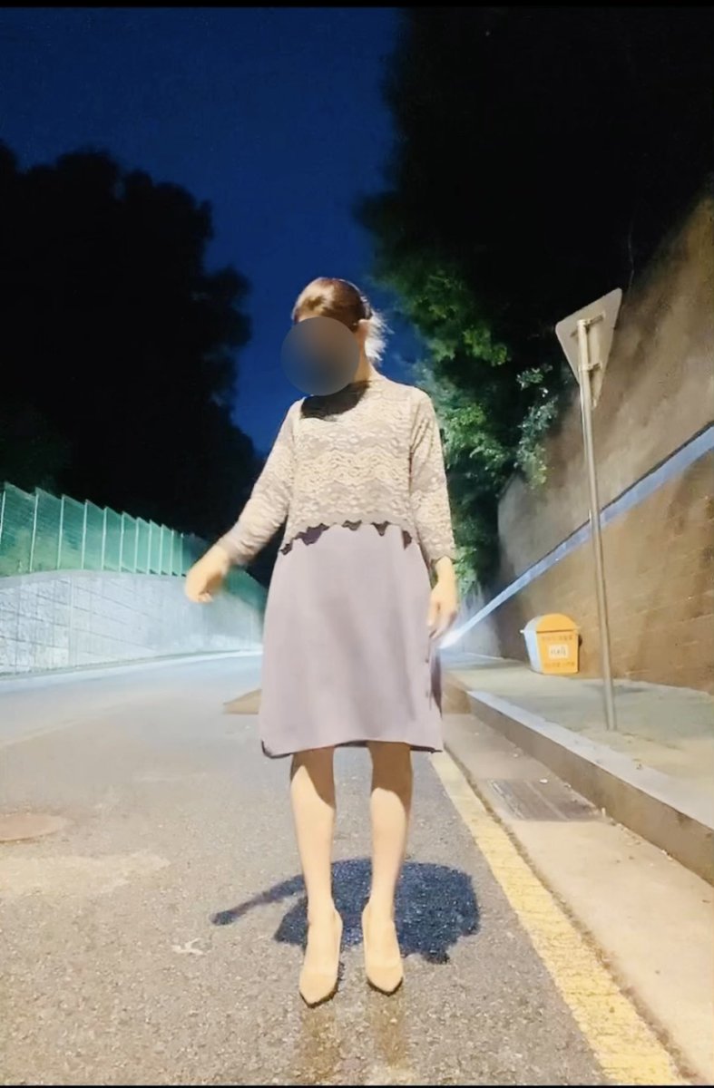 #CD #대전 #뉴오페라

얼굴 모자이크..

그만 좀 물어봐 주세요~~

못생겻어요~~

못생겨서 가리는 거임!!!

못생긴 얼굴이라도 보고싶다면,

대전에 뉴오페라 오세요~

——————————

신상 원피스!!

8,500(원)에 반품 교환불가 아이템!!

가격이 저렴해서 구입햇는데..

사장님이 양말도 주셧다 +_+ㅋ