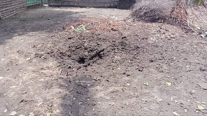 MaungKhinZaw4's tweet photo. Arakan State  According to news sources in Arakan region, 5 family members, including 2 Muslims children, were killed and 6 were injured when the Myanmar junta opened fire with heavy weapons in Maung Daw Township. https://t.co/7U2RTdtRJL