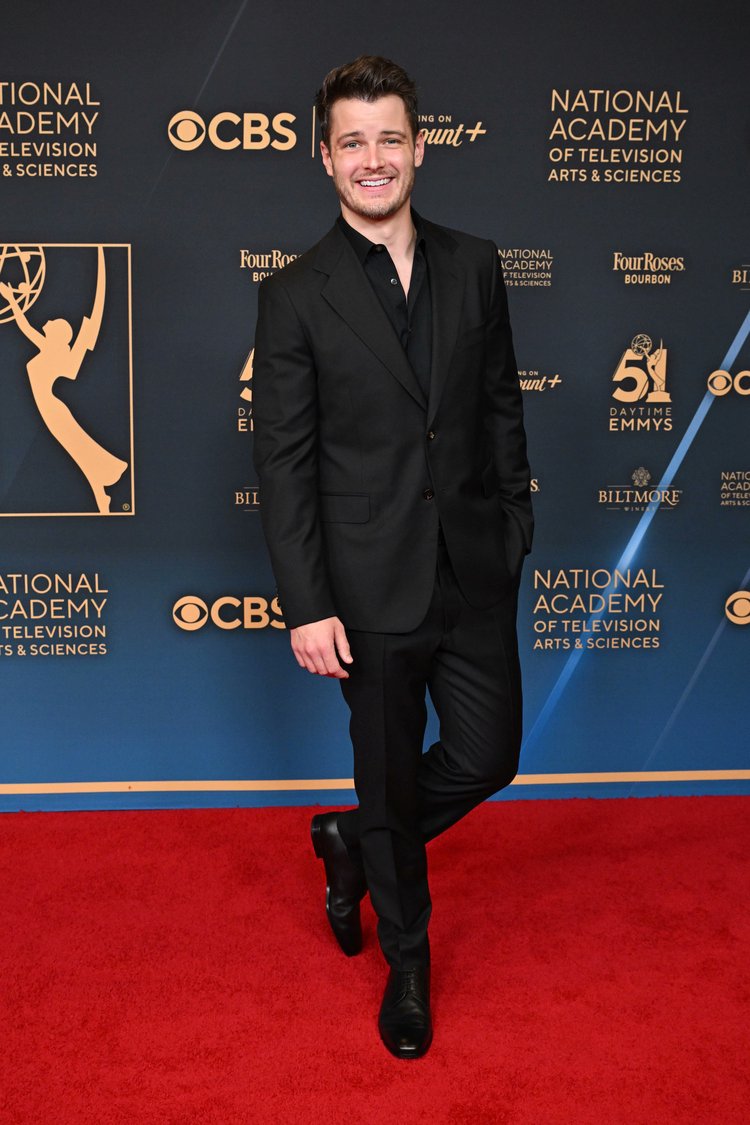 TeamSkyle's tweet photo. Michael Mealor and Allison Lanier at the #DaytimeEmmys #SKyle #TeamSKyle https://t.co/OoCJLUuTwT
