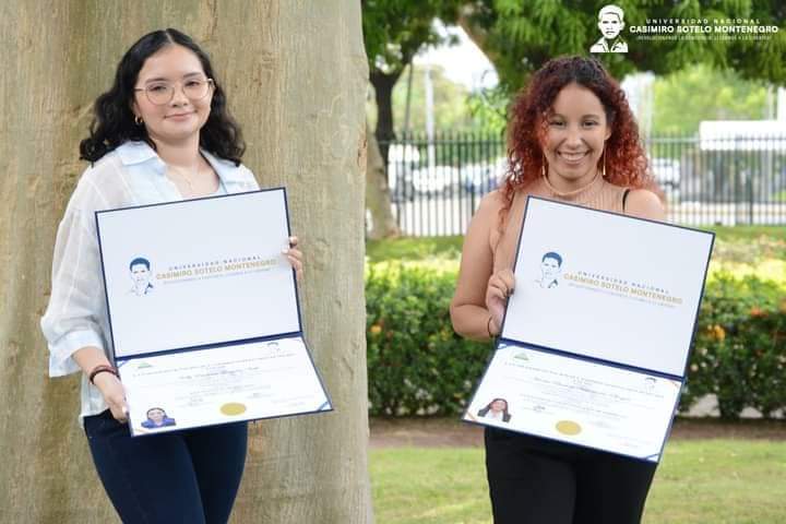 Autoridades de la Universidad Nacional Casimiro Sotelo Montenegro  realizaron la primera  entrega de Títulos a nuevos profesionales para ejercer su profesión  y  contribuir al desarrollo socioeconómico de  Nicaragua.
#TodosJuntosAl4519
#ManaguaSandinista
<a href="/FirmesP/">Firmes Por la Paz</a> 
<a href="/RDRFSLN_/">RDRFSLN_🇳🇮❤🖤</a>