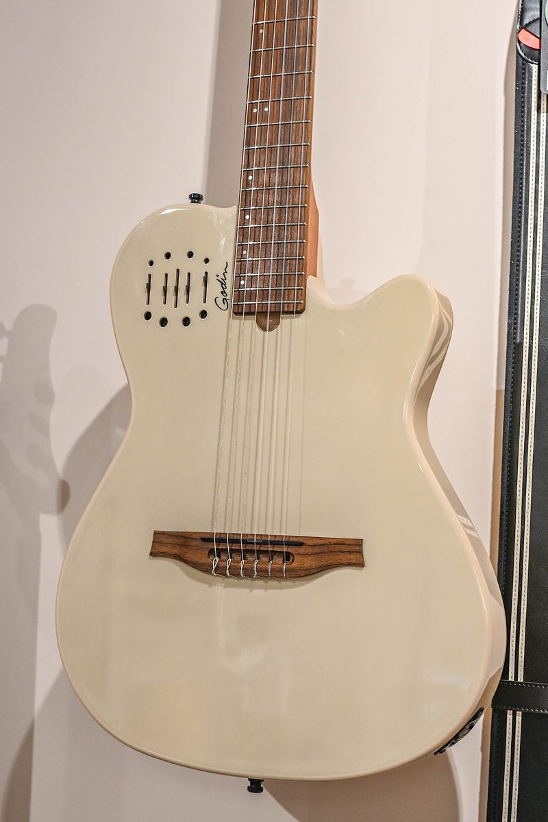 kikutani_music's tweet photo. Godin（ゴダン） Multiacシリーズの集大成とも言えるモダンでスタイリッシュなモデル「Multiac Mundial」

どちらの色が好みですか？

https://t.co/aqkYUCBl6P

#Godin #GodinGuitar https://t.co/B9gCOfA40f