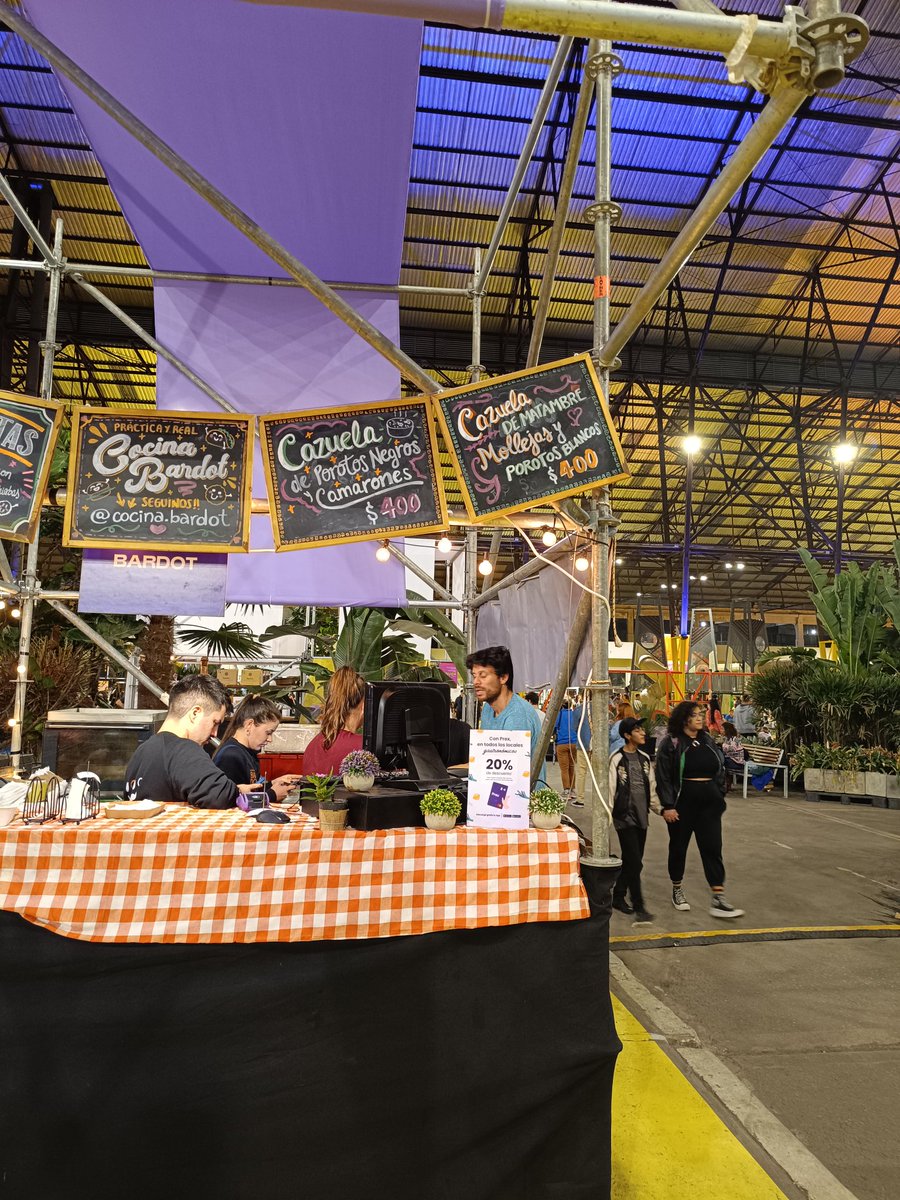 MaPaulaEnciso's tweet photo. La oportunidad de probar platos diferentes 🍛, de habitar de espacios 🌱 y de disfrutar de distintas actividades 🏓
Tremenda la feria gastronómica #Ollasdelmundo de @garage_gourmet este finde.
¿Lo de la foto? Es Guláš 🇨🇿 https://t.co/Jyx5y83VwO