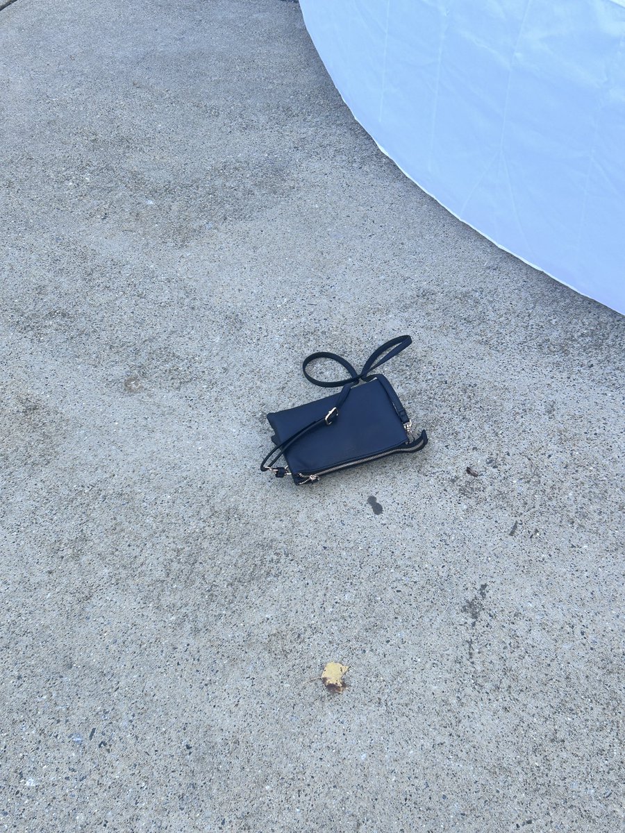 iamashleyiman's tweet photo. Found this purse on the ground at a party yesterday. Guess who??? 🫣😒😒 @gabri__elle https://t.co/v9mzzh9M5j