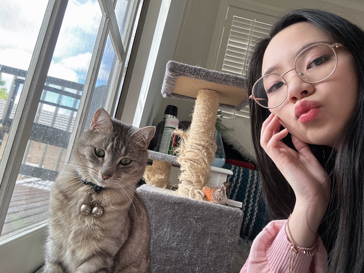blossumVT's tweet photo. any glasses vtubers say hi real quick 😳👓👉👈 https://t.co/hVsRSX1Q1o