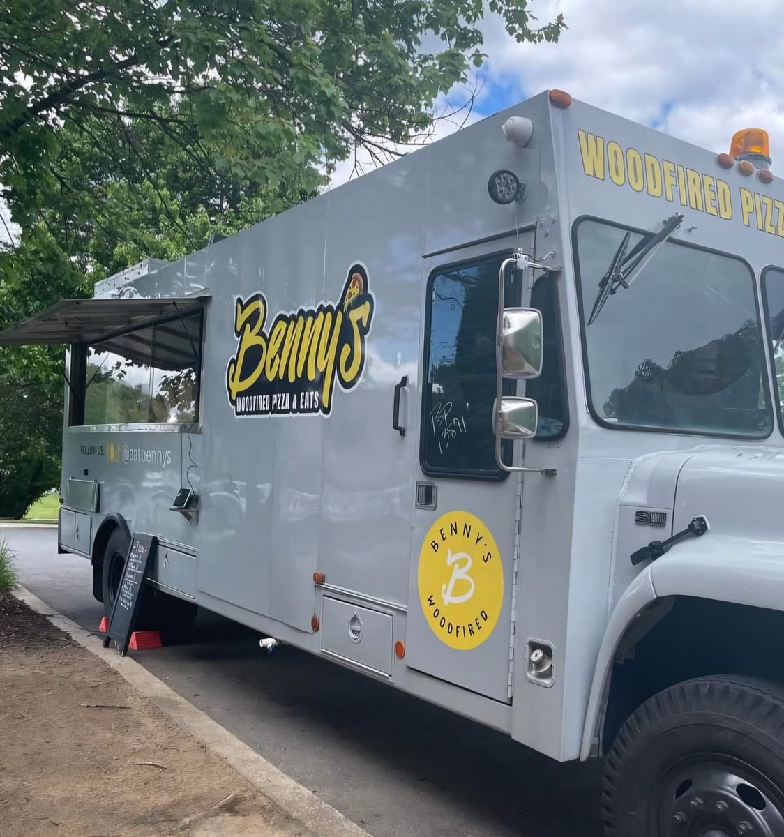 RollingKnollsES's tweet photo. Our teachers had a yummy lunch today! Thank you Benny's Woodfired Pizza for cooking up some delicious 🍕 🍕!  Special thanks to Mrs. Nowak for organizing this yummy lunch opportunity for our staff!
#WhoDoesntLovePizza
eatbennys@gmail.com https://t.co/0LzskFBLLk