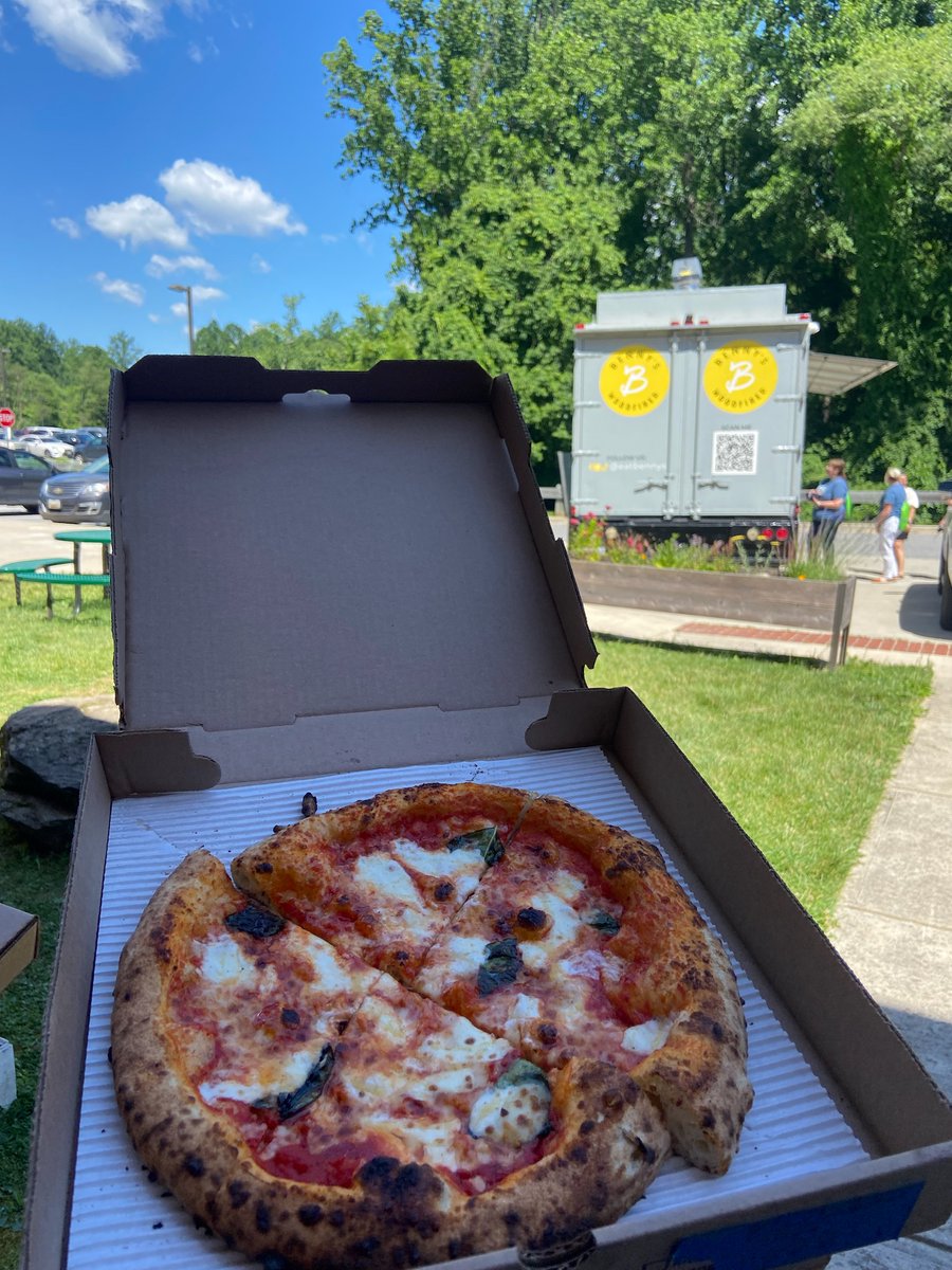 RollingKnollsES's tweet photo. Our teachers had a yummy lunch today! Thank you Benny's Woodfired Pizza for cooking up some delicious 🍕 🍕!  Special thanks to Mrs. Nowak for organizing this yummy lunch opportunity for our staff!
#WhoDoesntLovePizza
eatbennys@gmail.com https://t.co/0LzskFBLLk