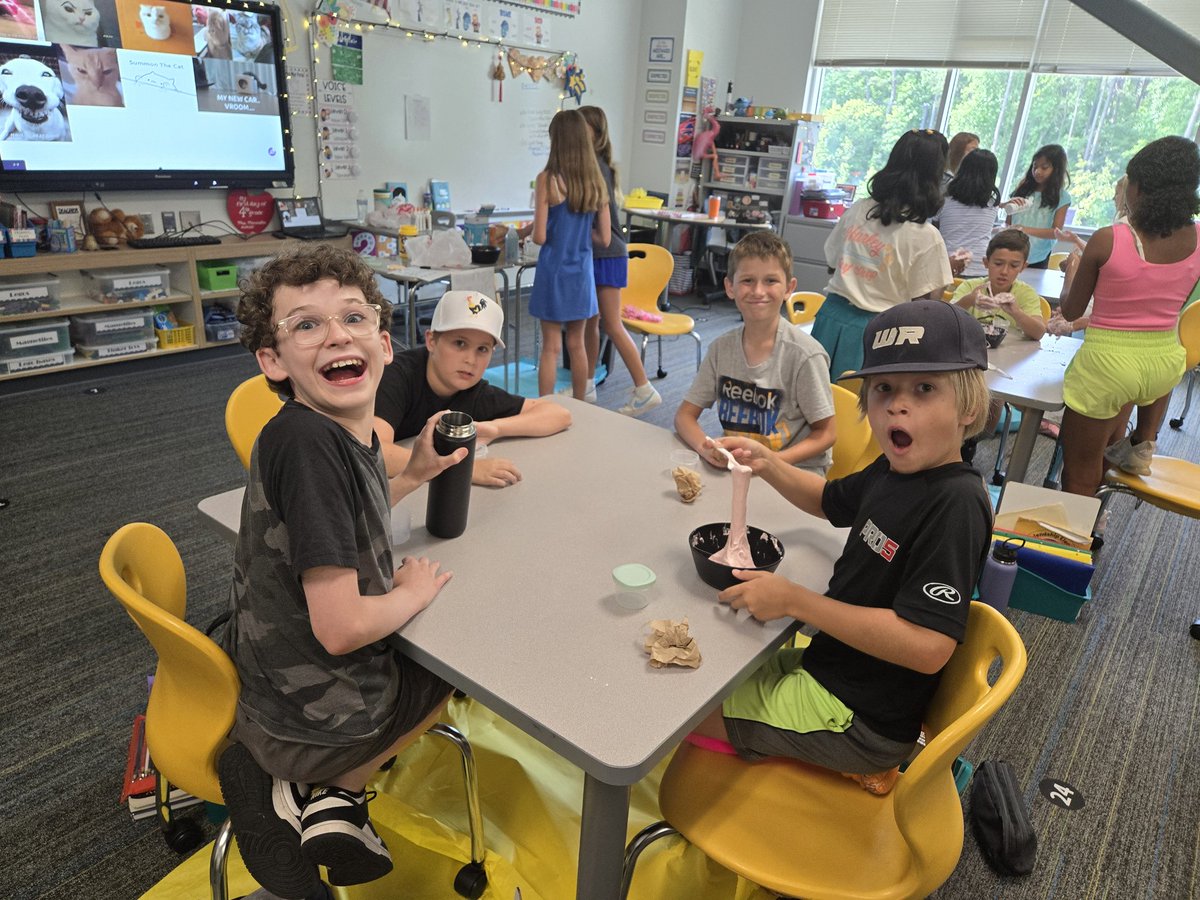 MsMarinelloAFES's tweet image. More slime fun!! #teachtheclass