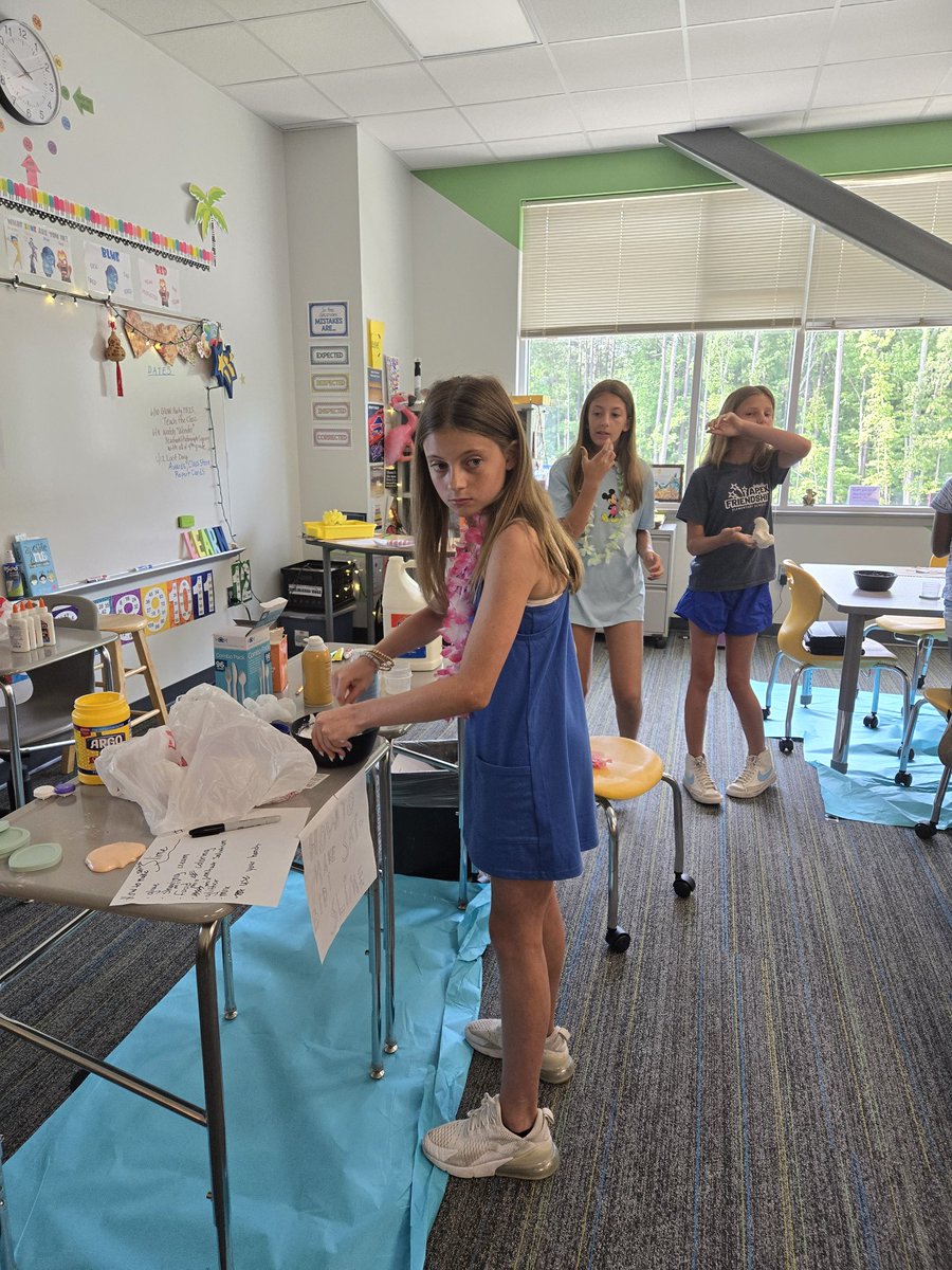 MsMarinelloAFES's tweet image. More slime fun!! #teachtheclass