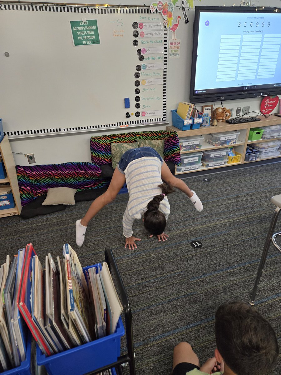 MsMarinelloAFES's tweet image. More interesting #teachtheclass topics today included: cricket, gymnastics,  singing/music, and astrology 🎉👏 What a fun day of learning from our classmates!