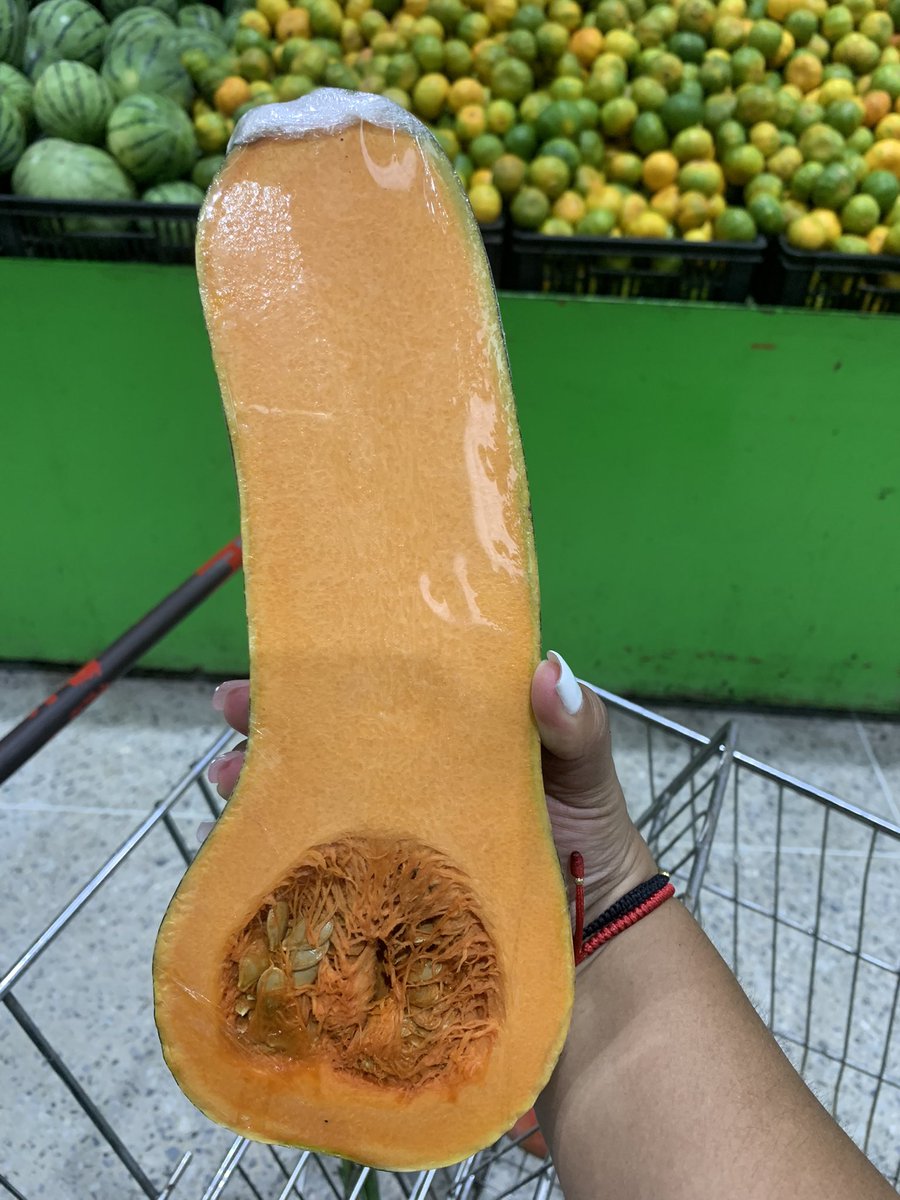 Kamiisanchez14's tweet photo. Fui a mercar y lo que me encontré 🤣 https://t.co/0W2o8TnT4L