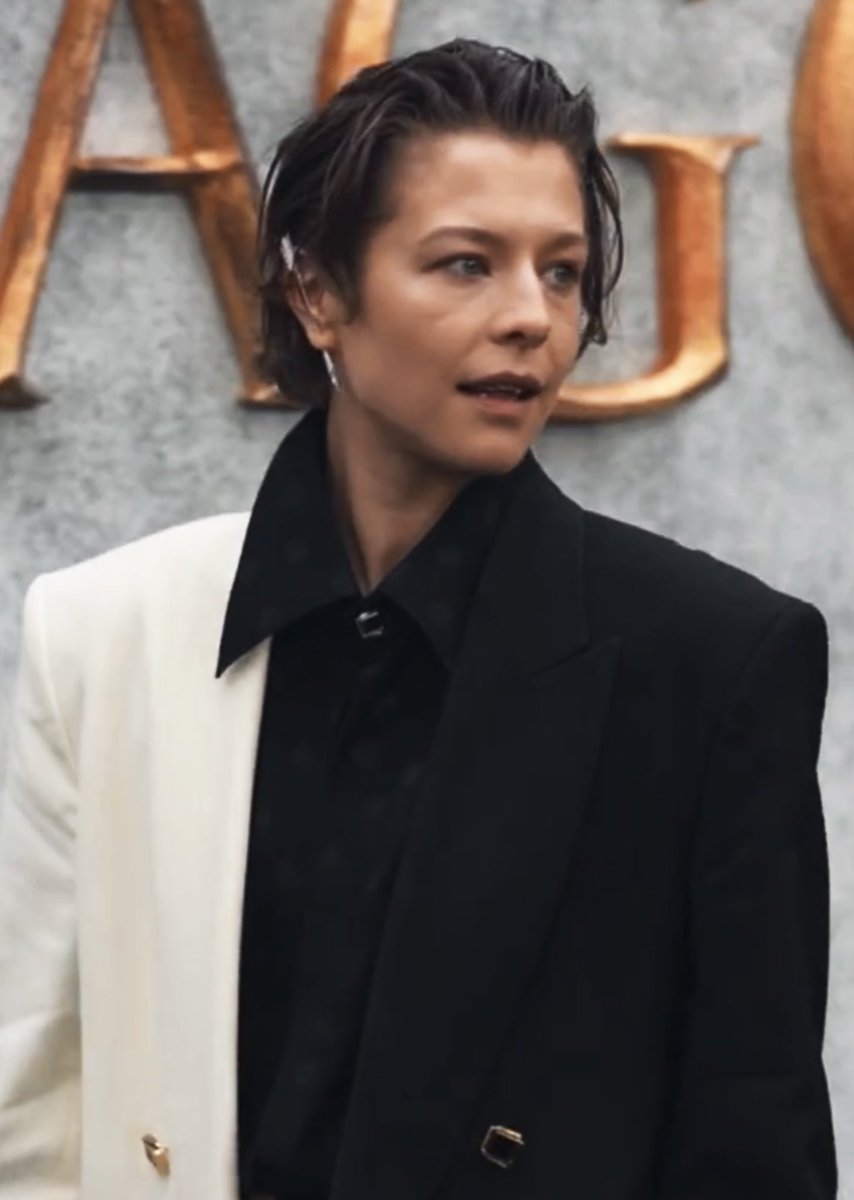 emma d'arcy daily tweet media