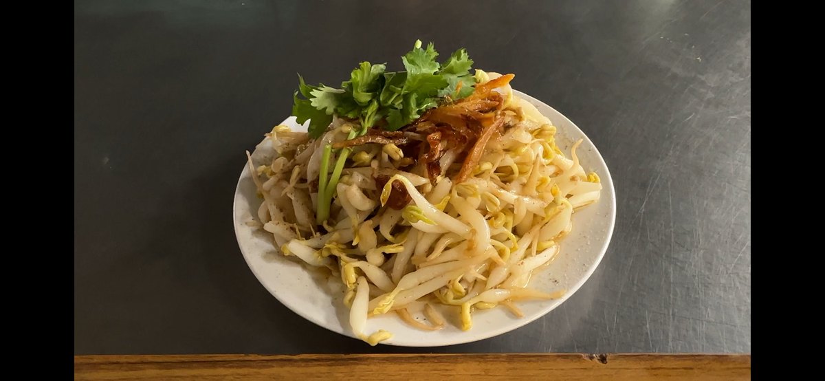 WallyCooks's tweet photo. A side dish worth making as a main. Stir fried bean sprouts topped with fried anchovies. https://t.co/QPD7qK3Y7r